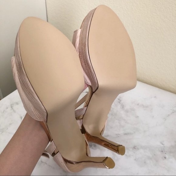 Ankle Strap Elegant Platform Pump - Picture 9 of 9